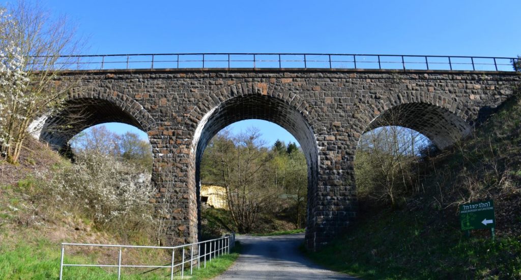 <strong>Viadukt Frechenhausen, Wiesenstraße</strong> (c) 2019 – Heimat- und Museumsverein